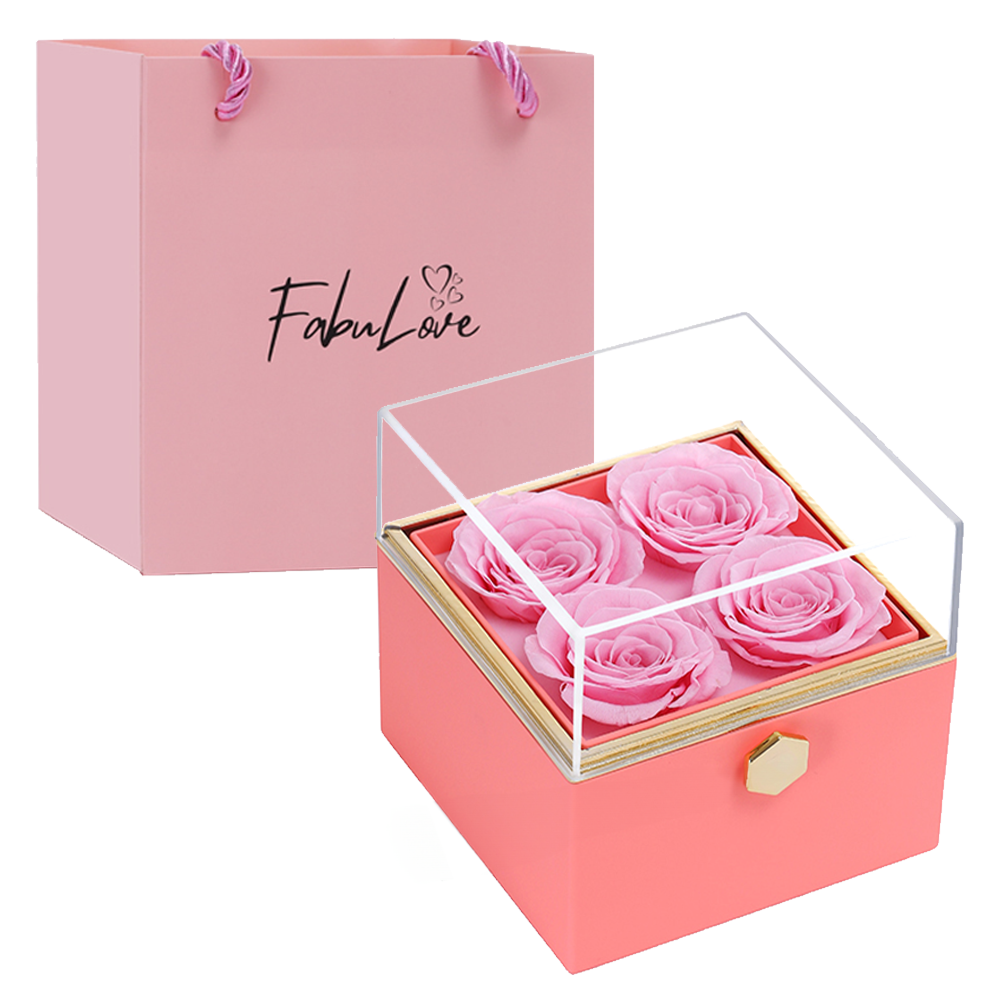 Collar de corazones grabados en caja de rosa eterna